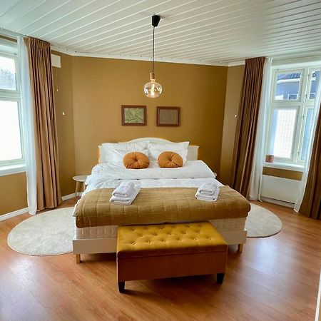 Sentral Og Fargerik Bygardsleilighet Halden Esterno foto