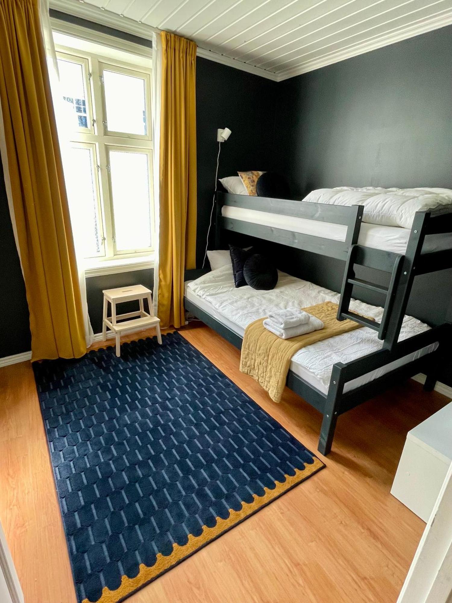 Sentral Og Fargerik Bygardsleilighet Halden Esterno foto