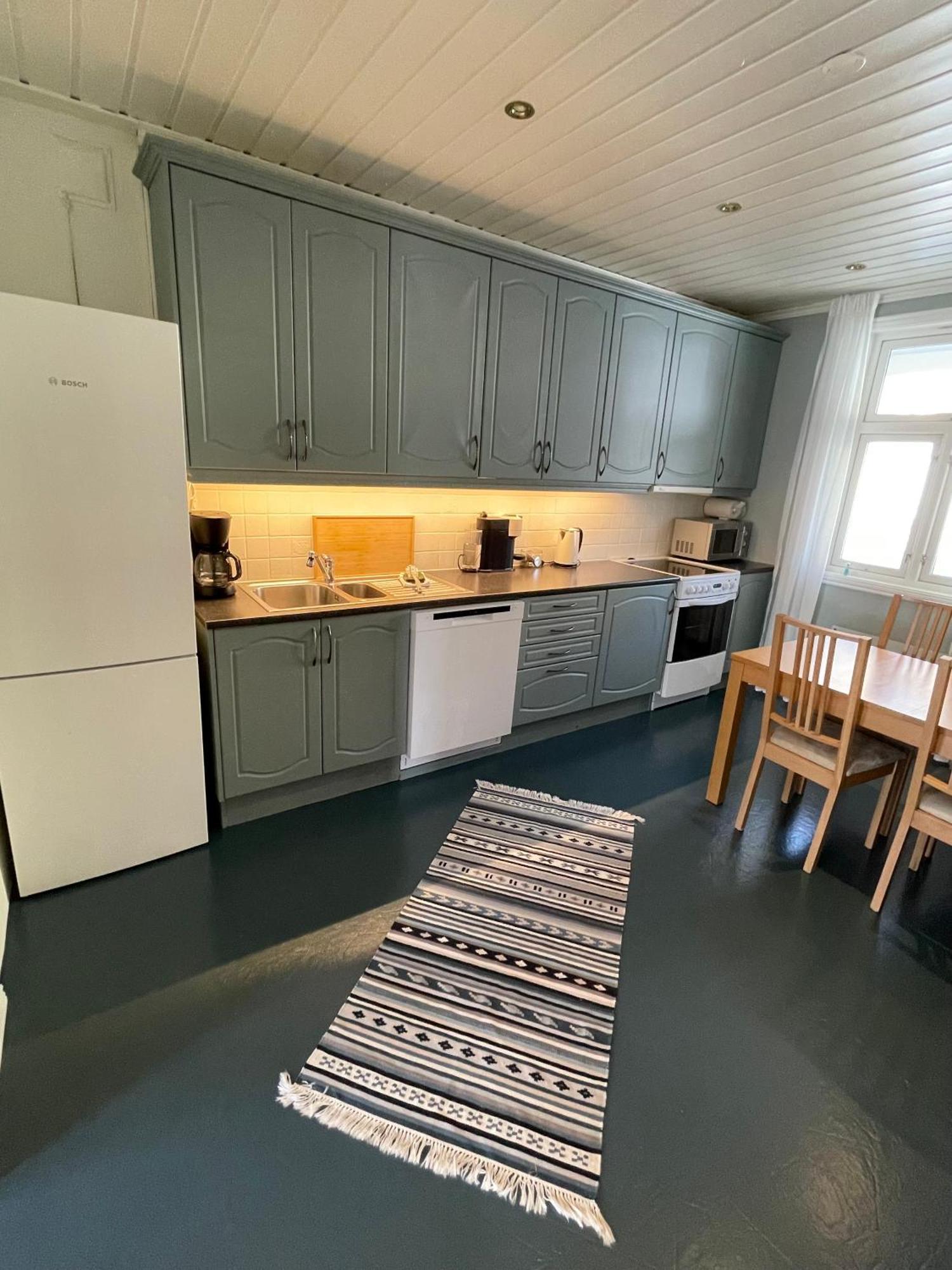 Sentral Og Fargerik Bygardsleilighet Halden Esterno foto