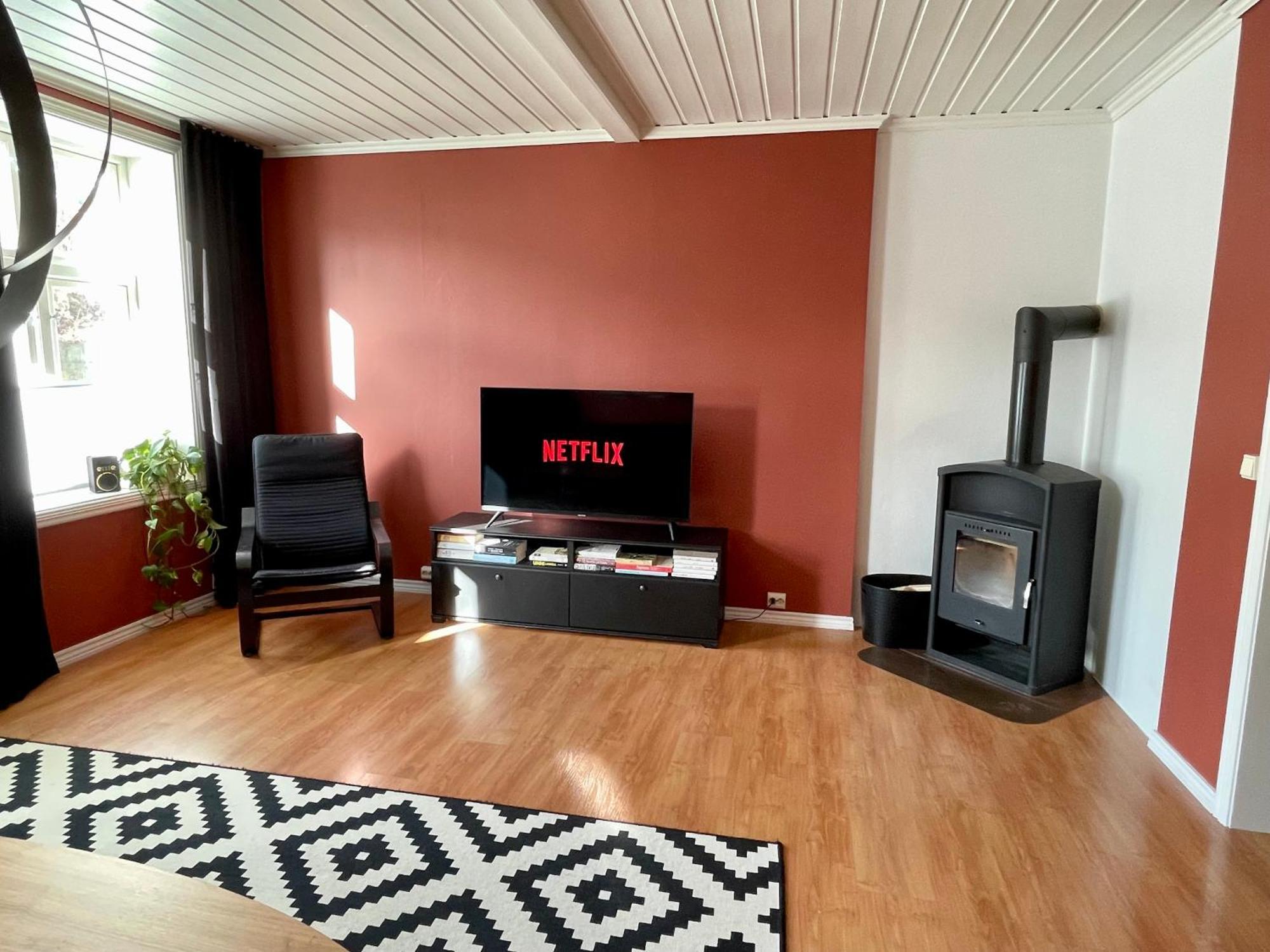 Sentral Og Fargerik Bygardsleilighet Halden Esterno foto