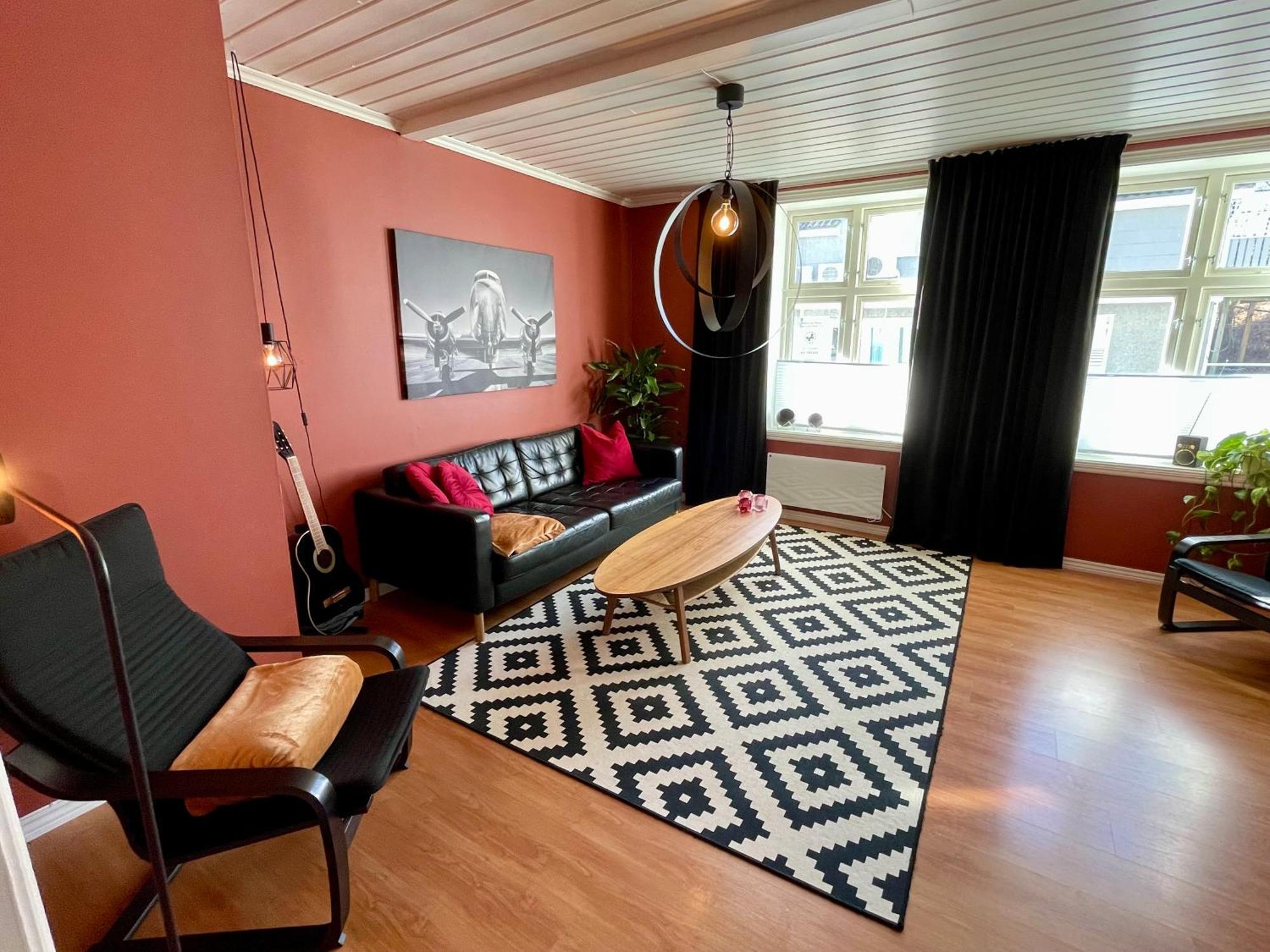 Sentral Og Fargerik Bygardsleilighet Halden Esterno foto