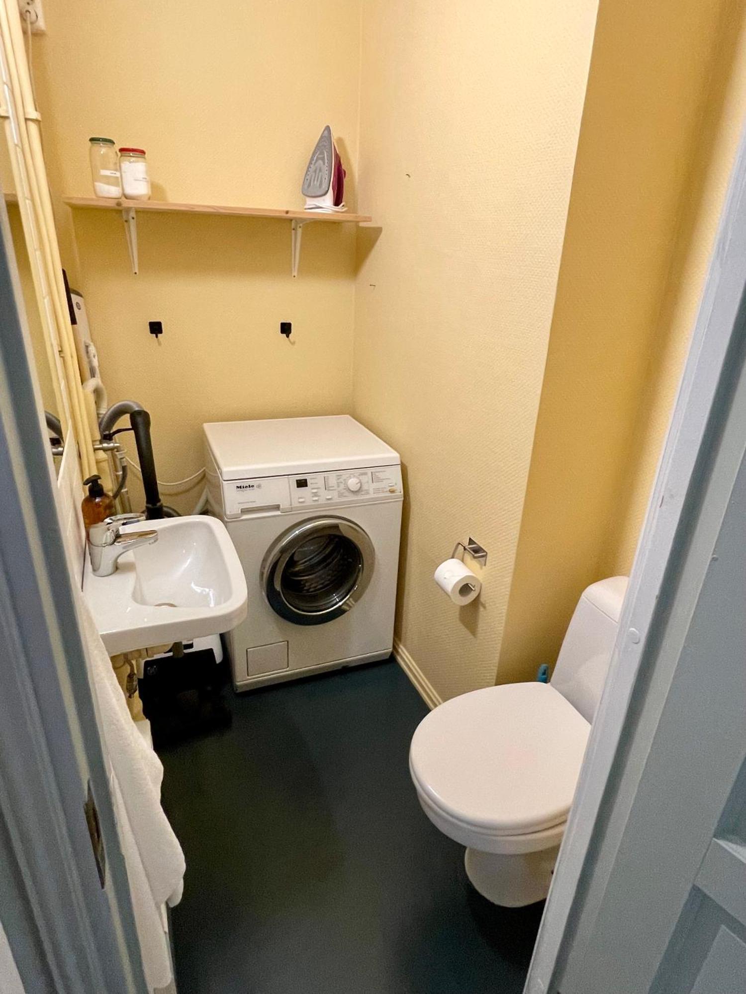 Sentral Og Fargerik Bygardsleilighet Halden Esterno foto
