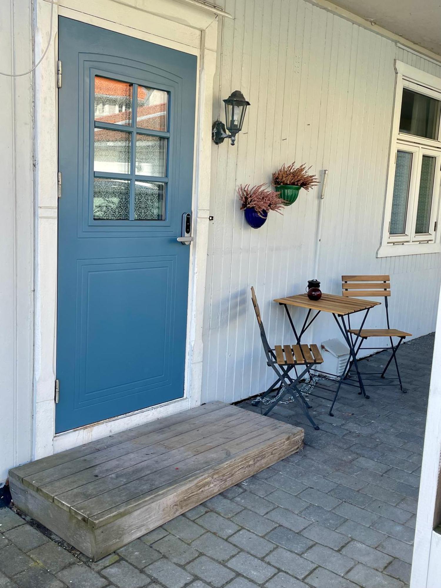 Sentral Og Fargerik Bygardsleilighet Halden Esterno foto