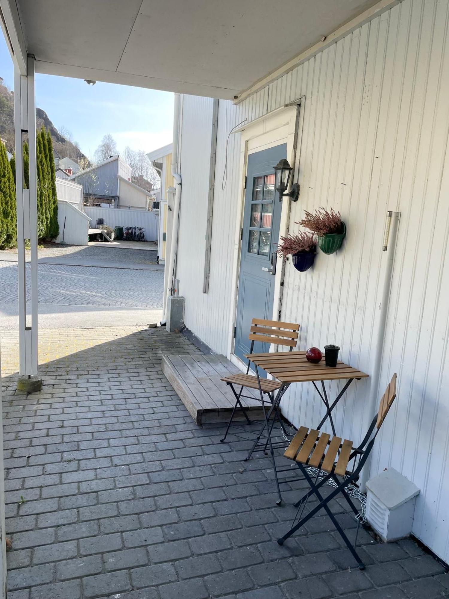 Sentral Og Fargerik Bygardsleilighet Halden Esterno foto