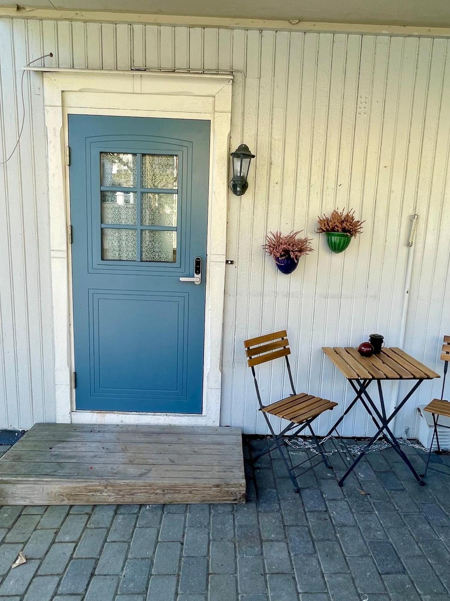 Sentral Og Fargerik Bygardsleilighet Halden Esterno foto
